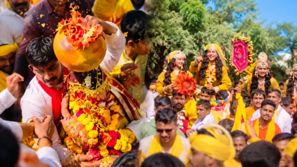 Tradition of Matki Phod Observed During Budhi Leela Mahotsav in Barsana